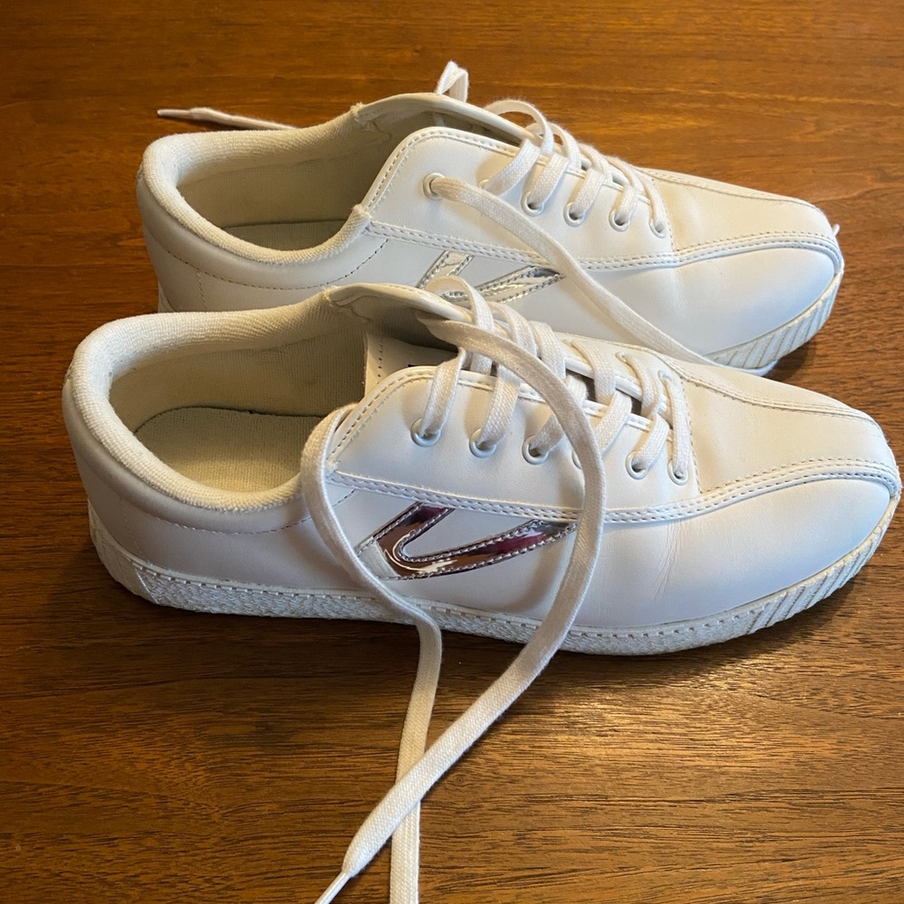 Tretorn Nylite White Leather and Metallic Silver. Size 10 women